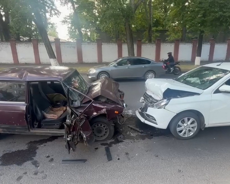     В Курске в массовом ДТП пострадали трое взрослых и 5-летний ребенок