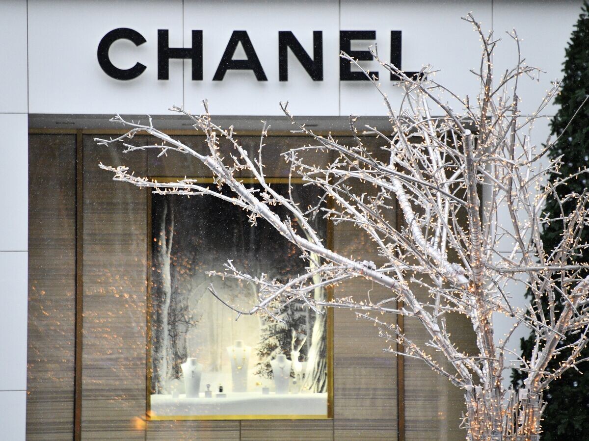    Вывеска магазина Chanel | © РИА Новости / Наталья Селиверстова