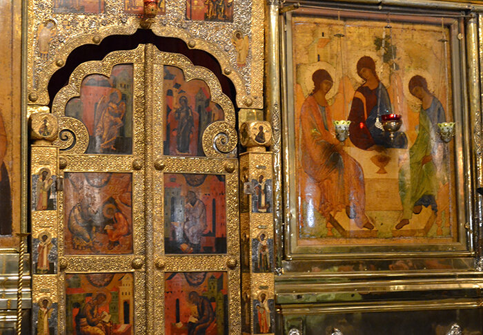 Царские врата и «Троица» Андрея Рублёва в Троицком соборе. Фото: Дмитриева Ирина / Wikipedia