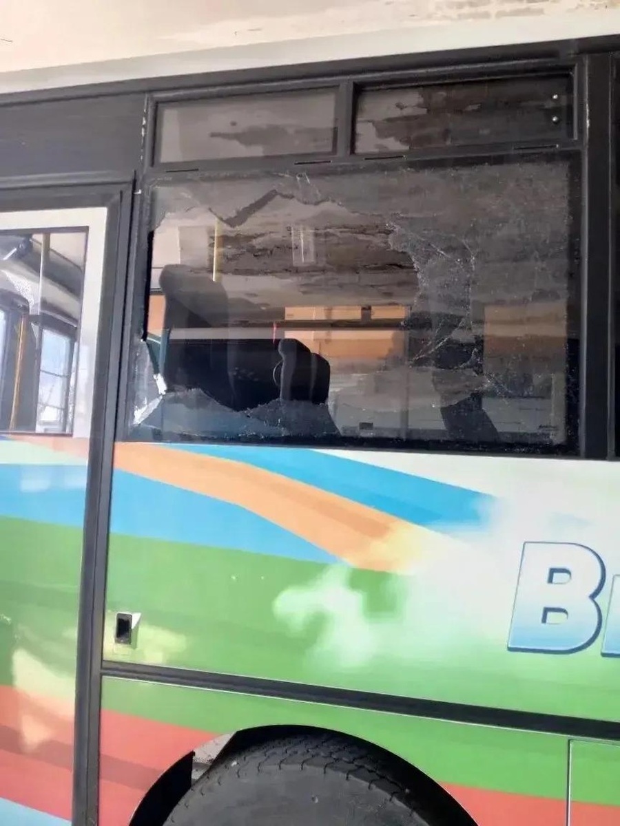    Атаке подвергся пассажирский автобус. Фото - канал МАХ Евгения Балицкого