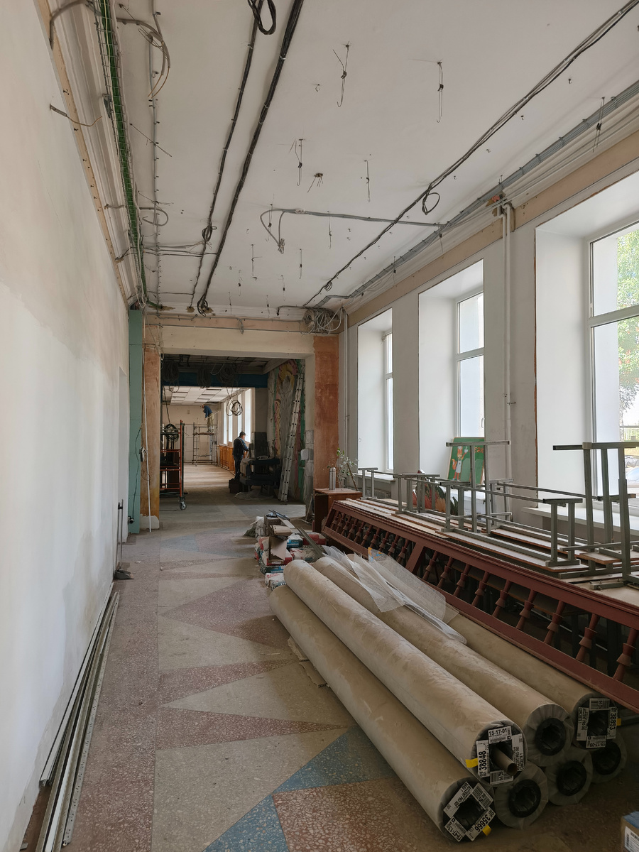В школе ремонт. Библиотека не работает. 