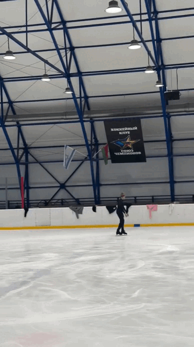 Видео из социальных сетей фигуриста