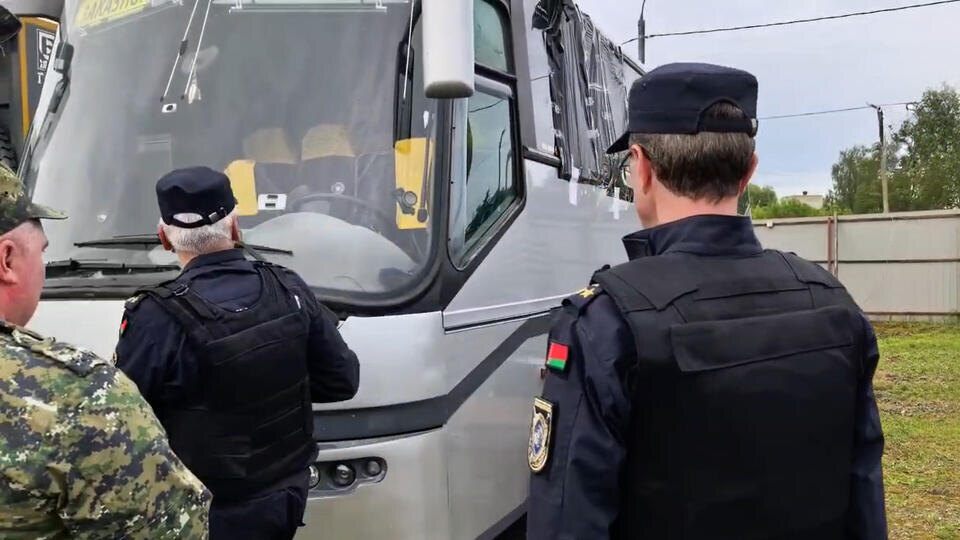    Минск требует от Киева привлечь к ответу виновных в атаке на автобус с детьми max.ru/Следком