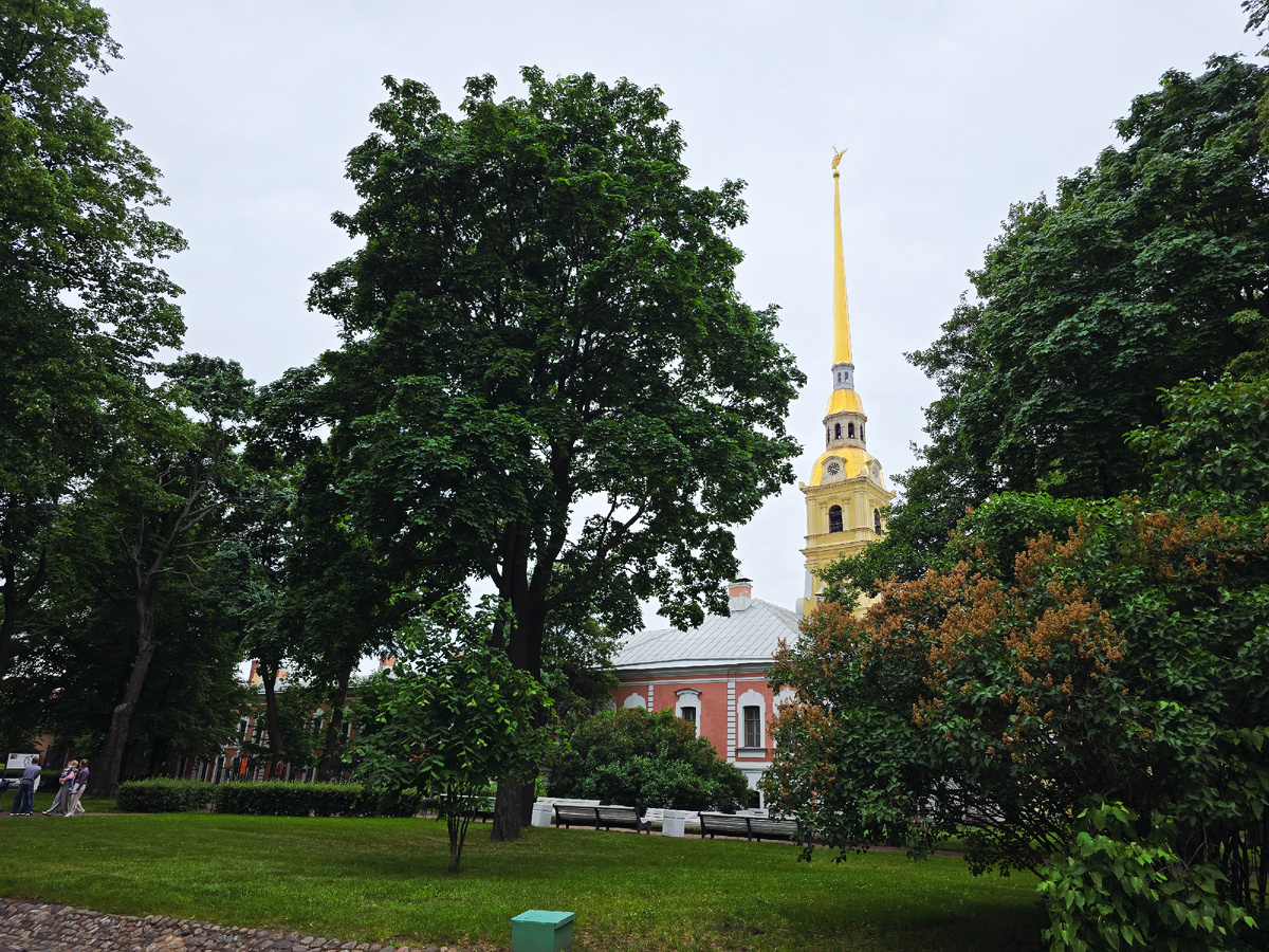 Петропавловский собор и комендантский дом, Санкт-Петербург