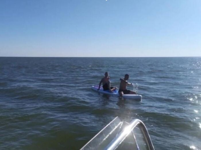 Двоих парней на сапборде спасли на Обском море