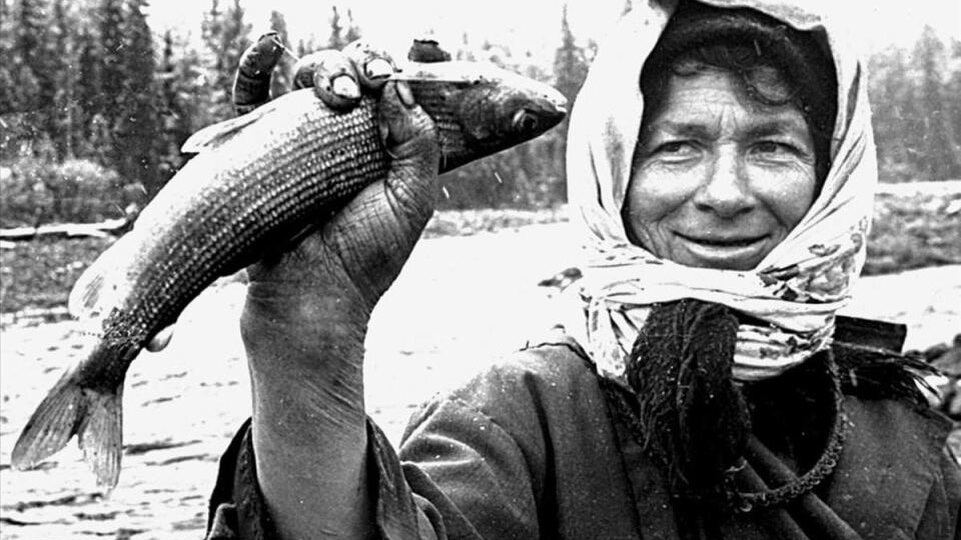 Многие считают её вредной и неуживчивой старухой. А её в тайге преследует медведь и Агафья Лыкова продолжает молиться за всех нас