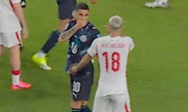 На ЧМ удалили игрока Парагвая за прикрытый рот. Обложка © Х / Mirror Football