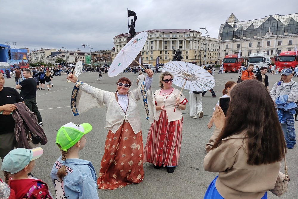    День Китая проходит на центральной площади Владивостока / Андрей Пушкарев\РГ