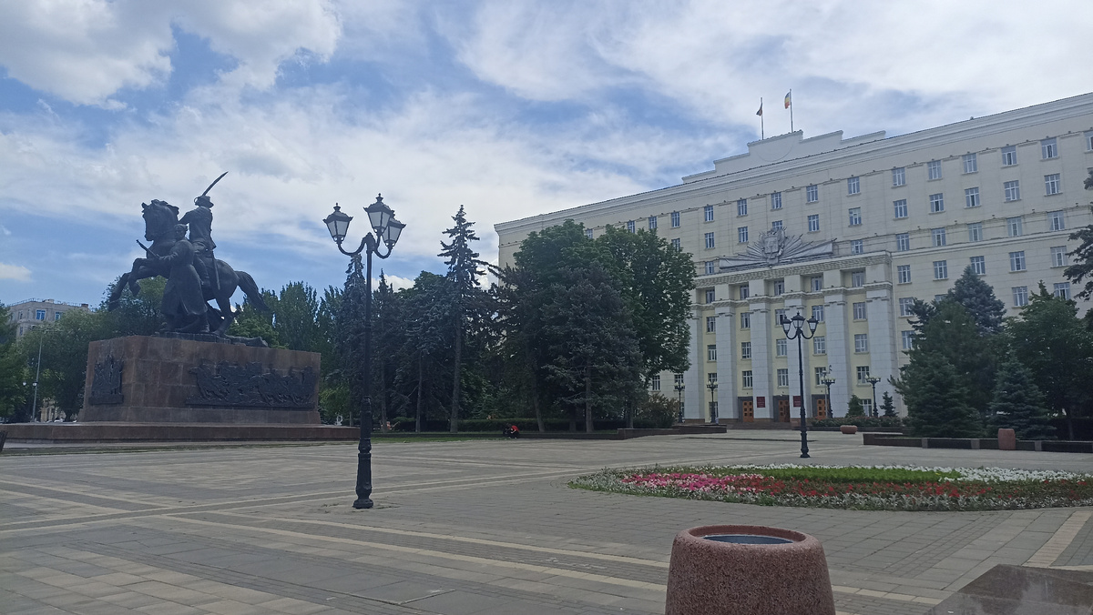 правительство Ростовской области на площади Советов