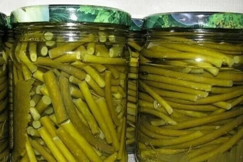 Выкидывать чесночные стрелки - какая глупость! Теперь я знаю, что это настоящий деликатес!