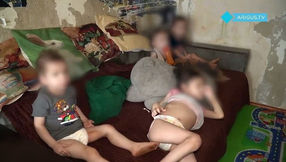    Восемь детей почти сутки находились одни Фото: кадр сюжета "Ариг Ус"