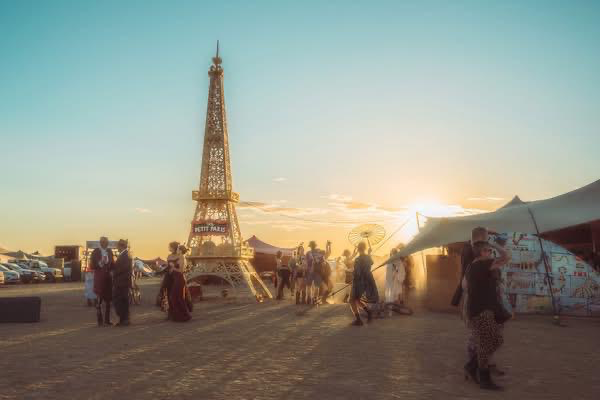 Эйфелева башня кемпа «Le Petit Paris»