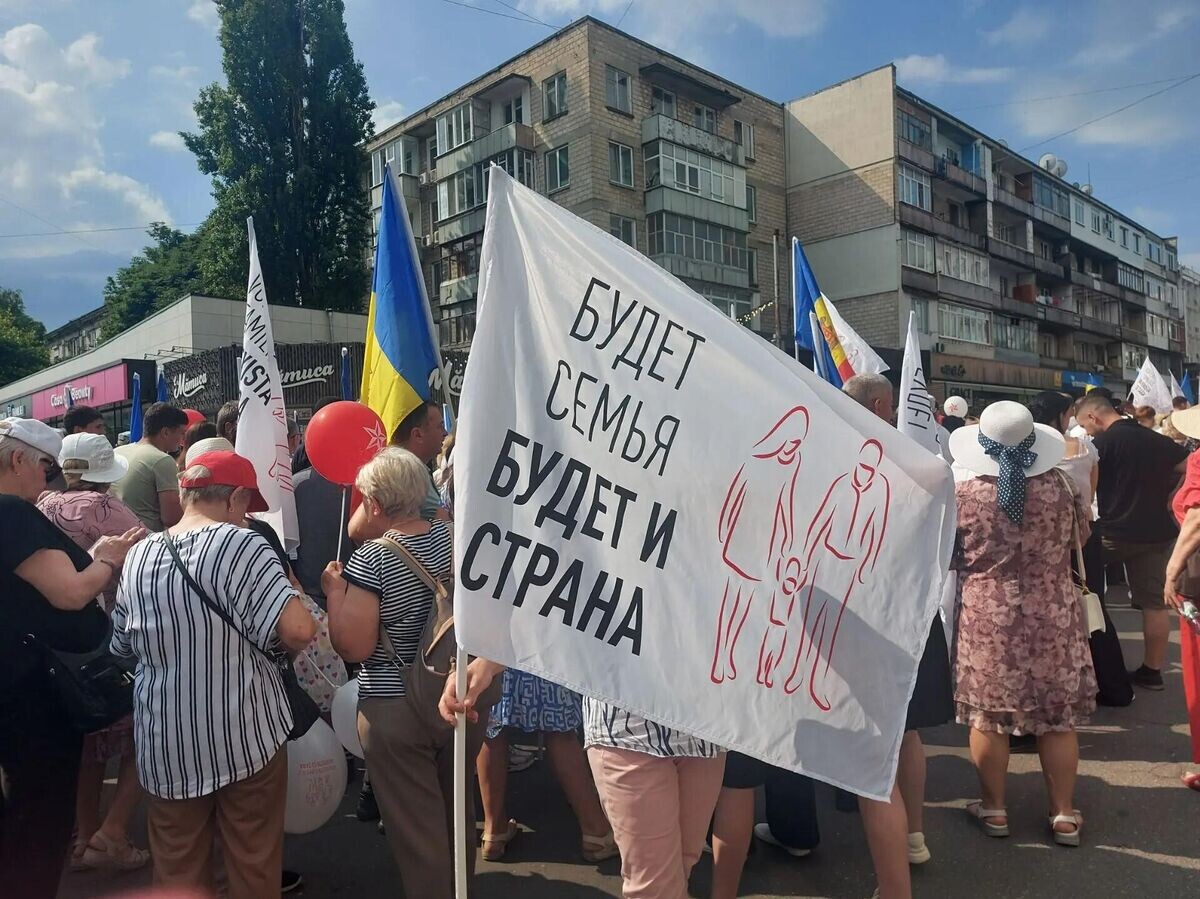    Шествие в защиту традиционной семьи в Кишиневе | © РИА Новости