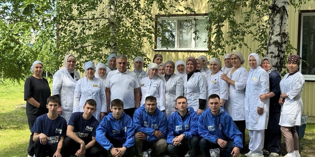 Молодогвардейцы поздравили пензенских врачей с наступающим профессиональным праздником