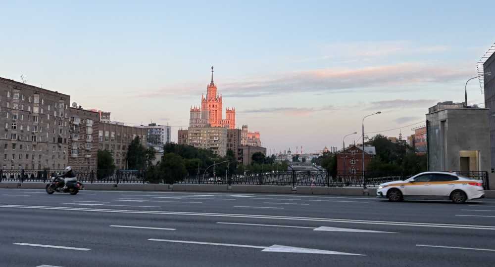 Москва, которая никогда не спит. На Садовом кольце в три часа ночи.
