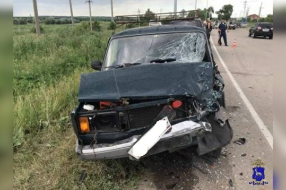    В Кинель-Черкасском районе столкнулись два легковых автомобиля фото: ГУ МВД России по Самарской области