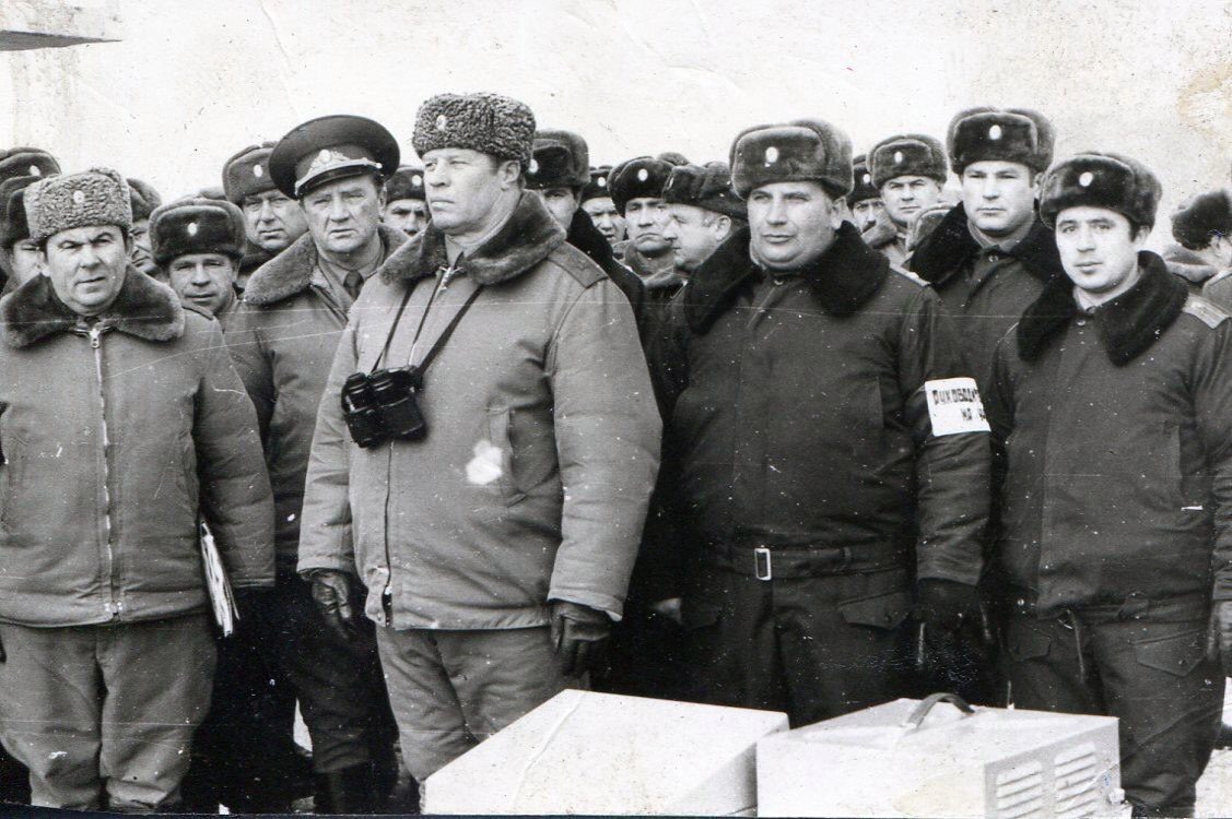 тут всё по-военному...