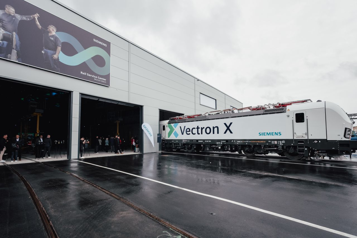 Презентация электровоза Vectron X от Siemens Mobility на заводе в Мюнхен-Аллахе. Источник: Siemens Mobility