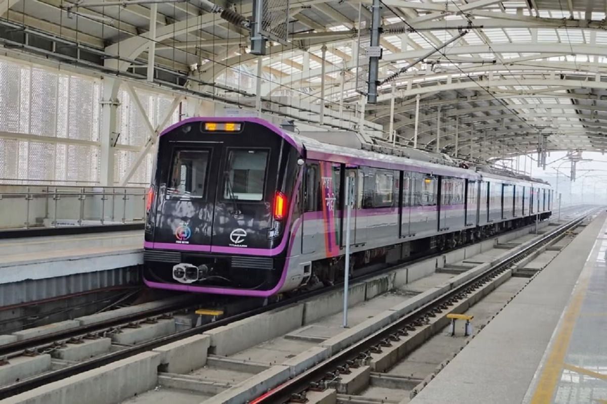 Поезд метро с алюминиевым кузовом, выпущенный Titagarh для метро Пуны. Источник: Zee News