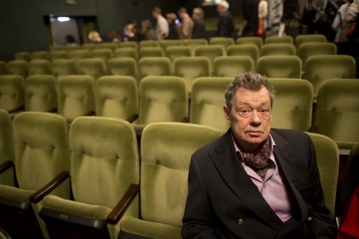    Николай Караченцов в театре «Ленком».