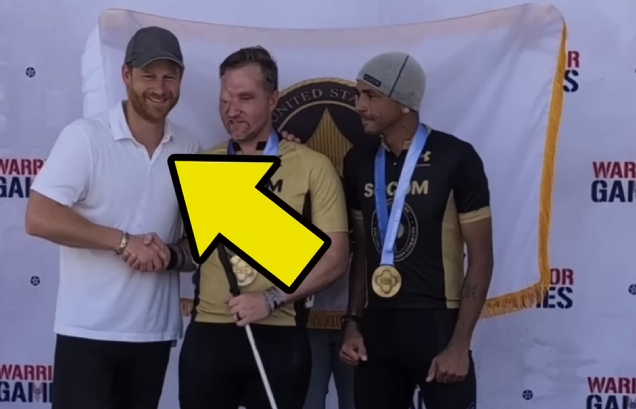 Улыбка для камеры и скрещенные лодыжки: как язык тела  принца Гарри на Warrior Games выдал его неуверенность и истинные мотивы