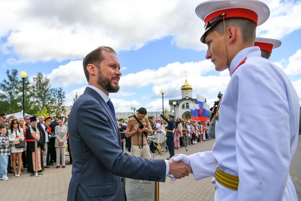    С выпуском суворовцев поздравил глава региона. ПТО