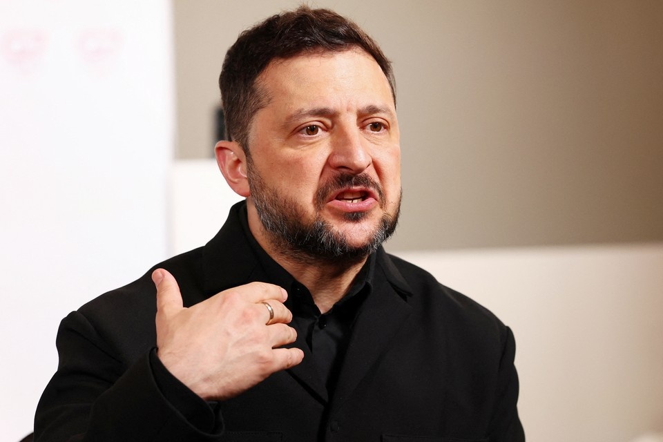    Киев начал демонстративную сдачу наград и запустил флешмоб “Я тоже не орёл”. REUTERS