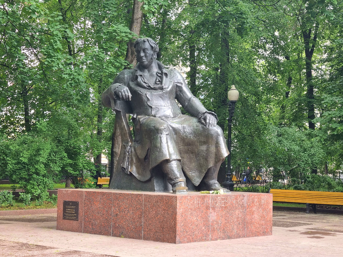 Памятник И.А. Крылову. Фото автора статьи.