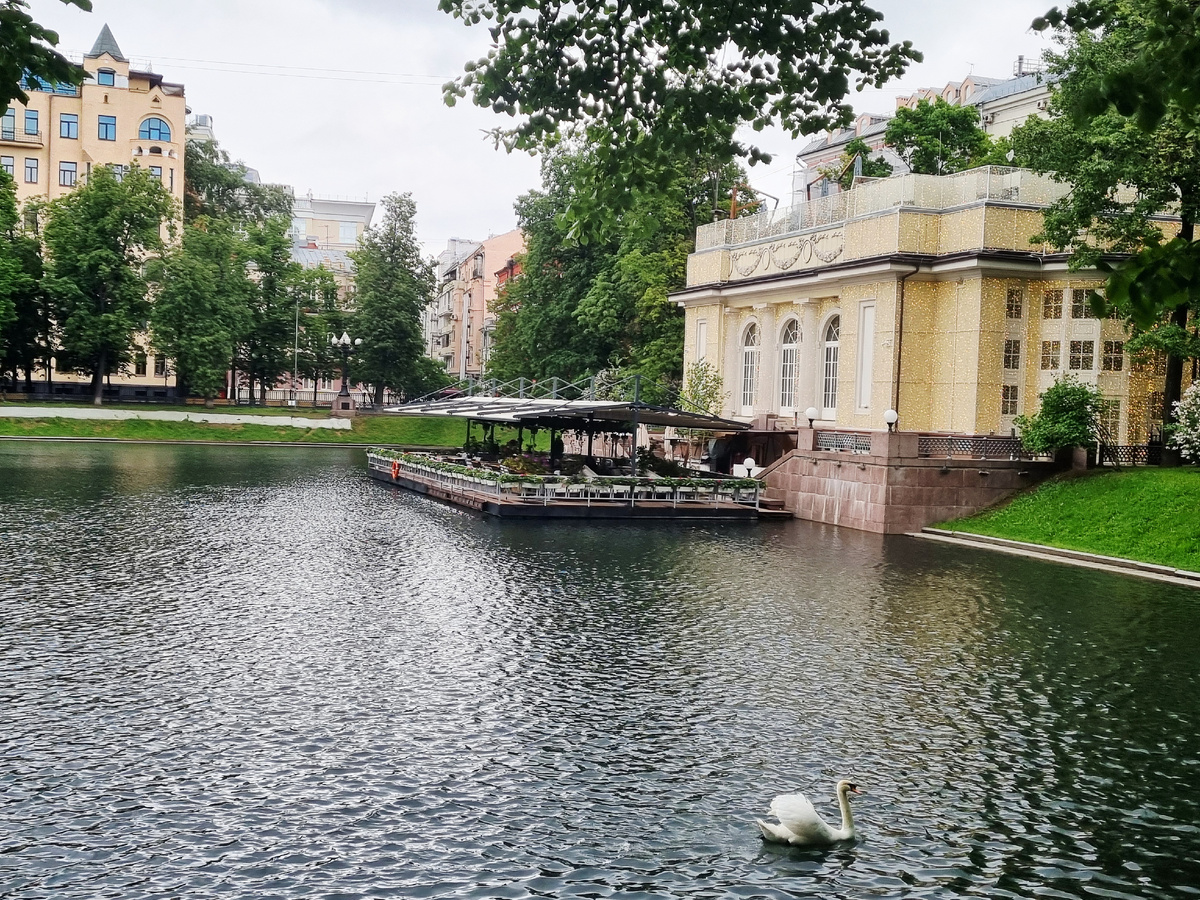 Патриаршие пруды. Фото автора статьи.