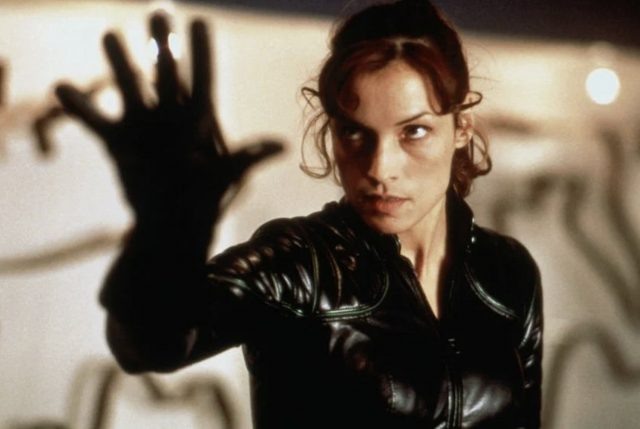    Джин Грей (Фамке Янссен). Кадр из фильма «Люди Икс» (X-Men, 2000)