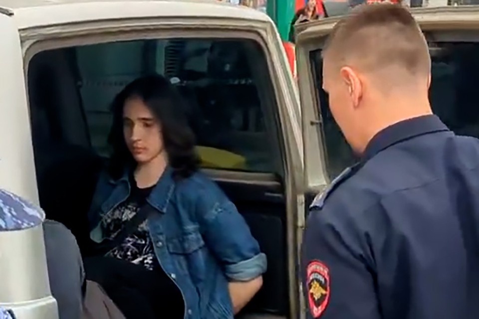    Григория в наручниках увезли в отдел Оксана КАДОЧНИКОВА