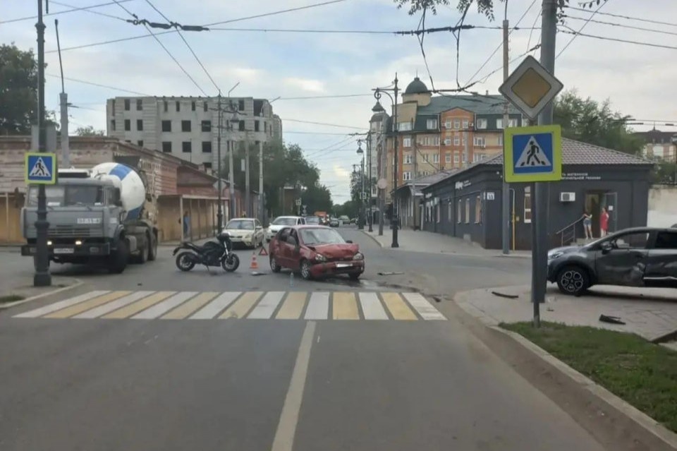    В результате аварии пострадал 29-летний водитель мотоцикла УМВД России по Оренбургской области
