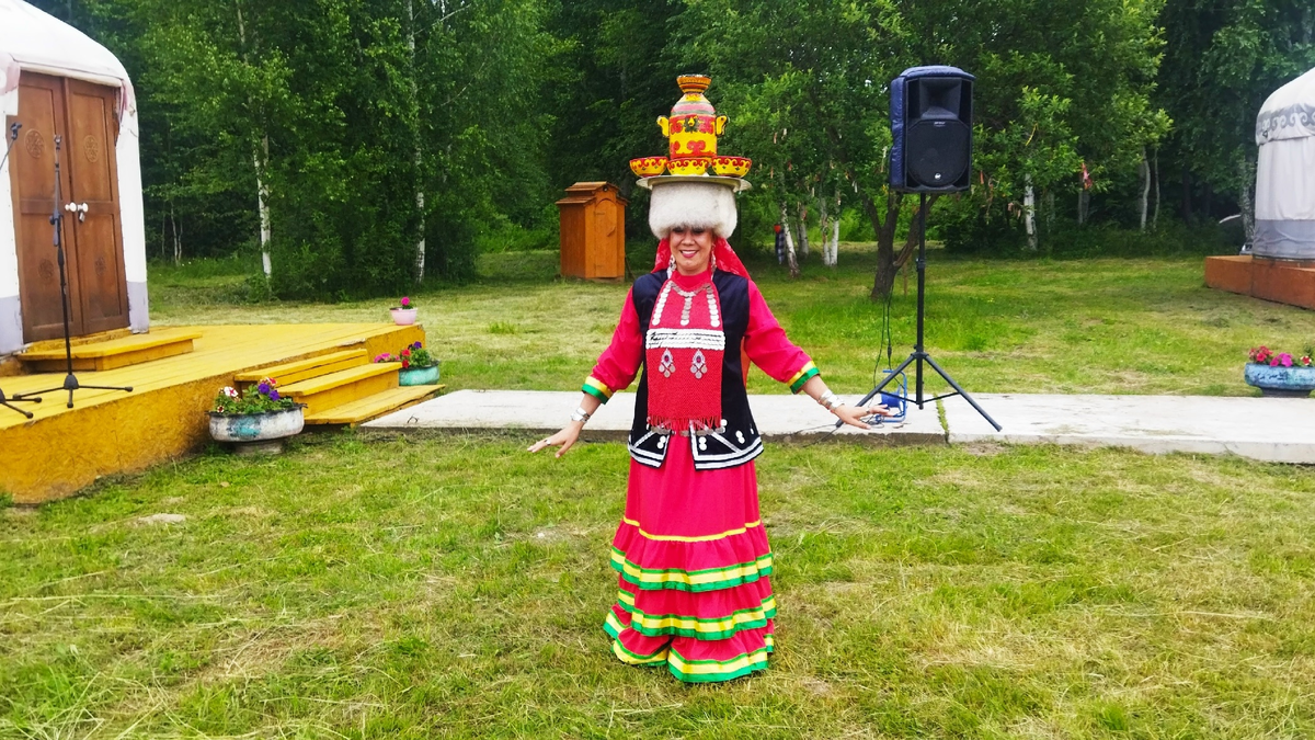 Башкирская красавица с самоваром