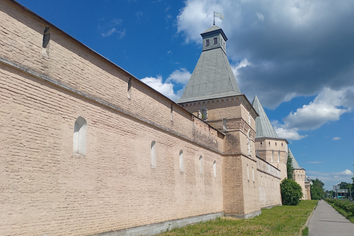 Крепостная стена Покровского городка, г. Пушкин
