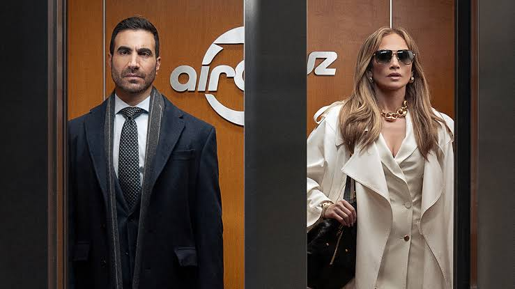 Кадр из фильма Office Romance. Режиссер: Ол Паркер. Производство: Netflix, Nuyorican Productions, Ryder Picture Company