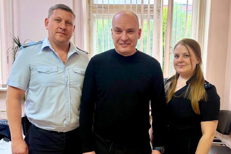    Фото: Страница Андрея Разина в Instagram*. Андрей Разин с екатеринбургскими сотрудниками полиции