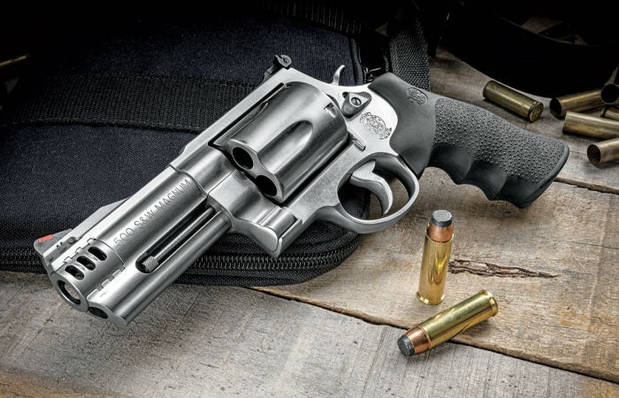 Ещё один серьёзный револьвер. /Фото: gunsandammo.com.