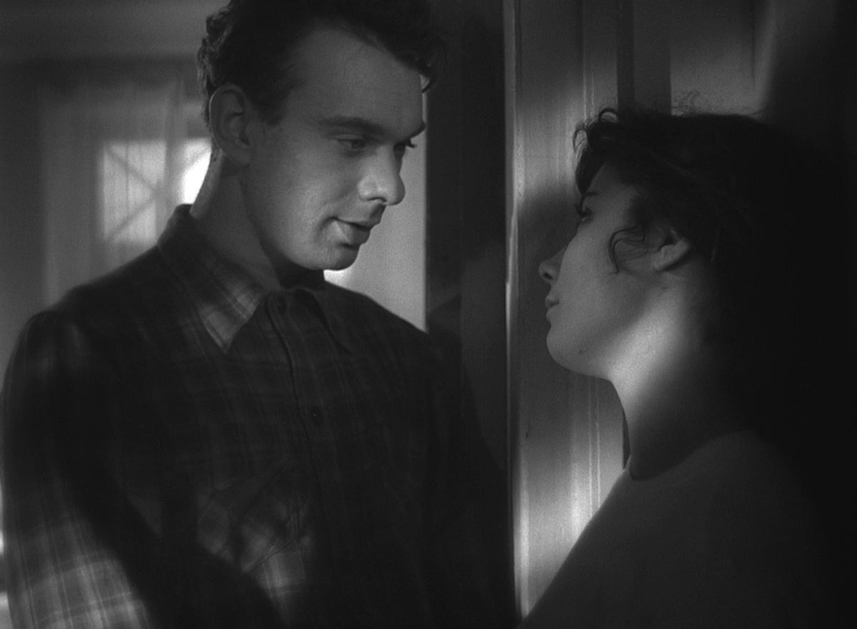 Кадр из кинофильма "Летят журавли", 1957 г., режиссер Михаил Калатозов, сценарист Виктор Розов, композитор Моисей Вайнберг (скриншот)