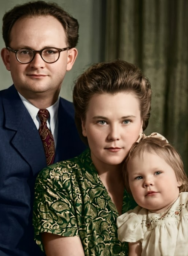 Наталья Белохвостикова с родителями