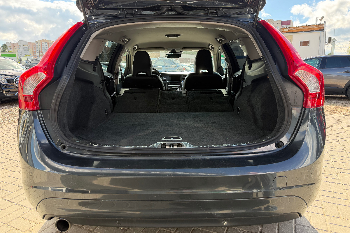    Оснащение багажника Volvo V60 I