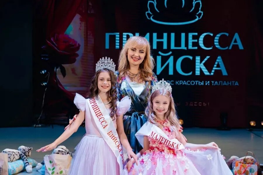 Алена Гудошникова, Евгения Шалупина, Ксения Конкина Павел Торопчин   📷