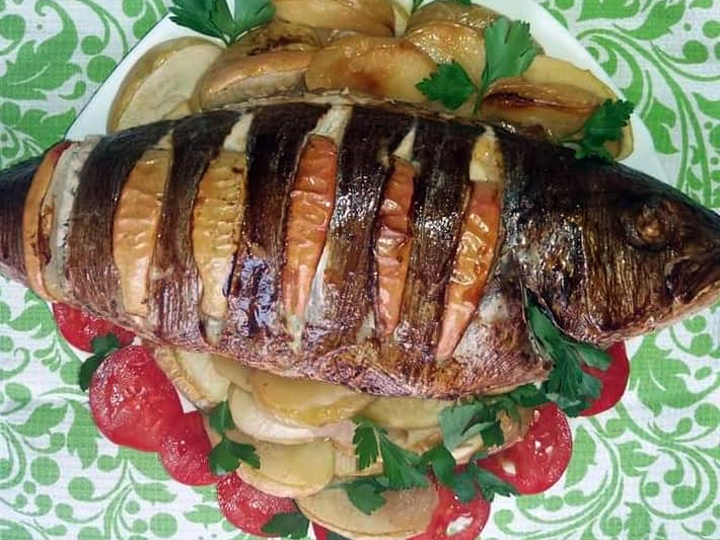 Рыба, запеченная с яблоками