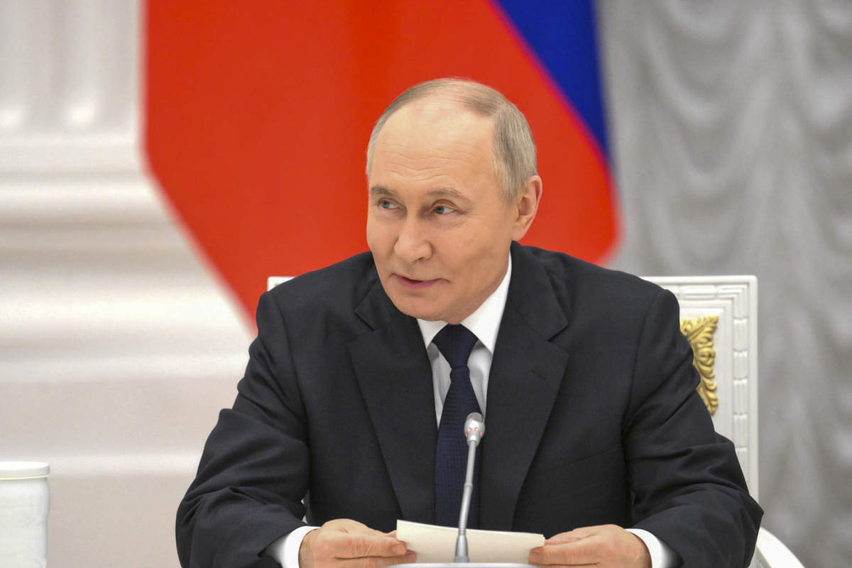 Президент РФ уделил особое внимание одному из гостей саммита.  Фото: пресс-служба Администрации президента РФ / kremlin.ru