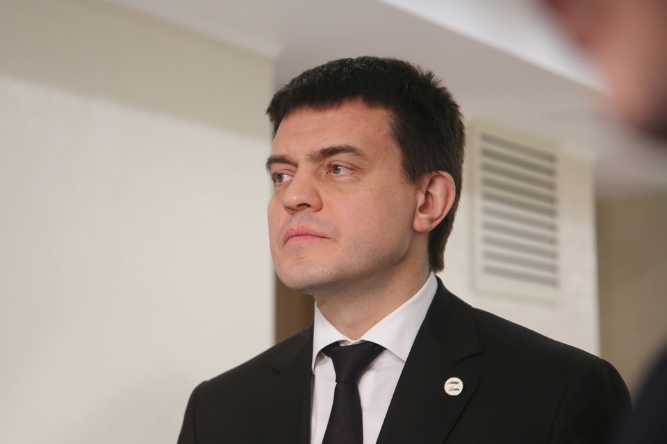    Губернатор Красноярского края Михаил Котюков поздравил медиков с профессиональным праздником. ИВАНОВА Диана