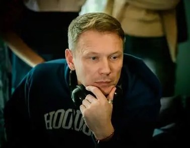 Режиссер Е. Бедарев
