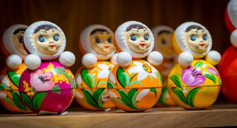 Антистресс из СССР: почему неваляшка снова стала модной