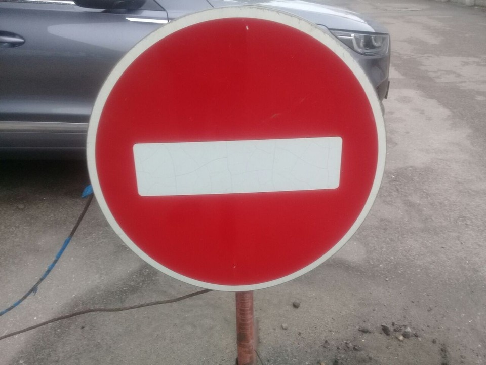    Нельзя будет парковаться (останавливаться) и проезжать на участке дороги от улицы Платонова к скверу имени Бунина (в районе дома № 39 по улице Орджоникидзе). Алексей СЕРГУНИН