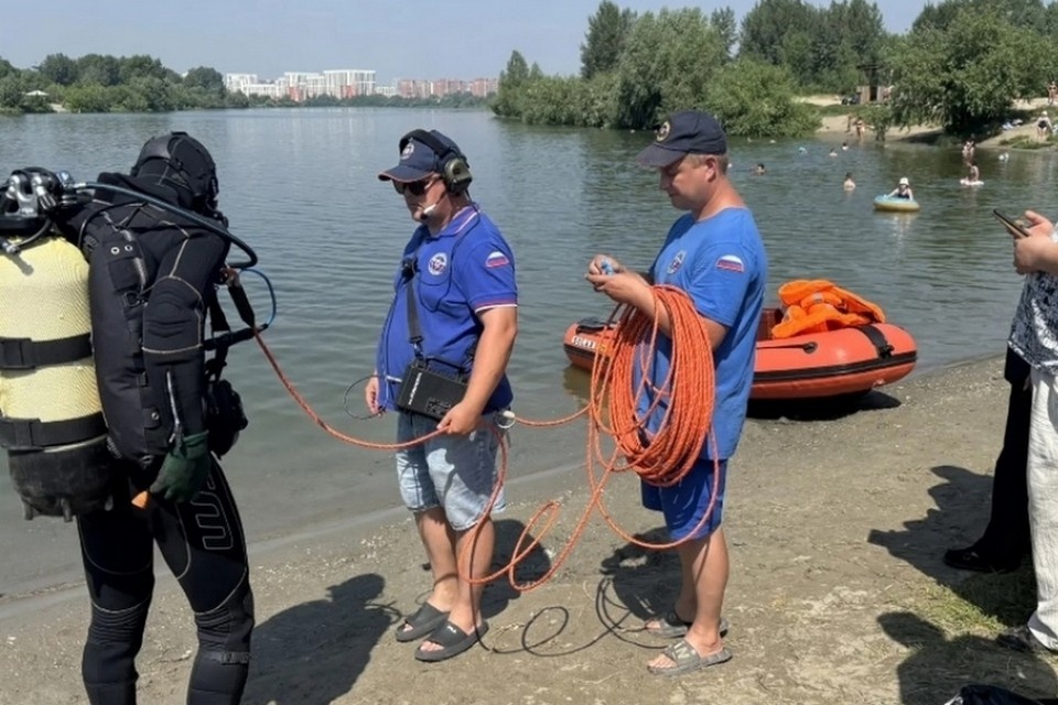    В Новосибирске спасатели нашли тело утонувшего на Юго-Западном карьере мужчины. Фото: спасатели МАСС