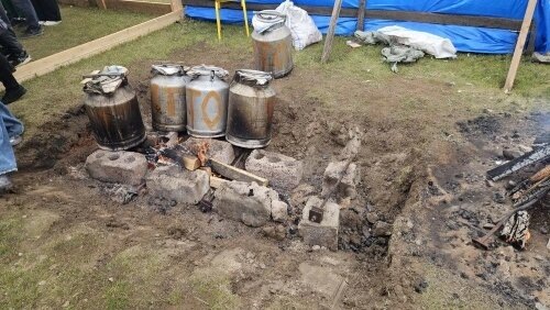 Другие запекали мясо своим фамильным способом / фото: канал Алексей Цыденов в Мах