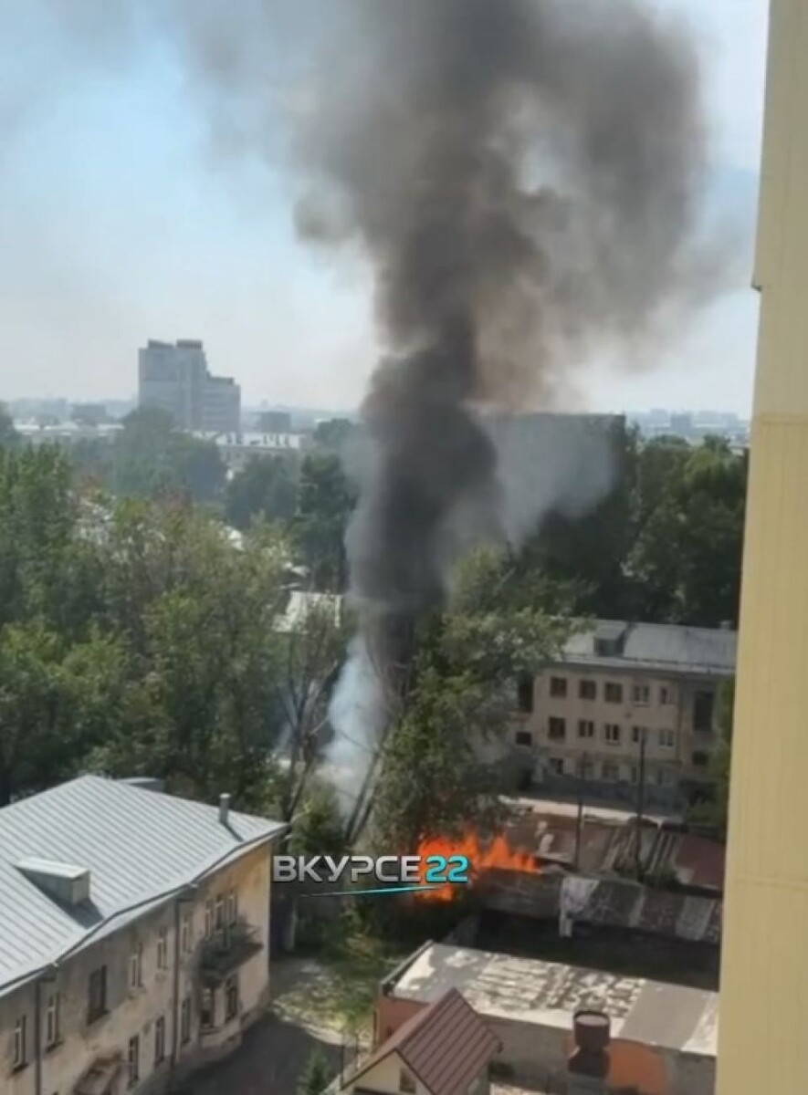    Пожар на Цеховой. Источник: max.ru/vkurse22